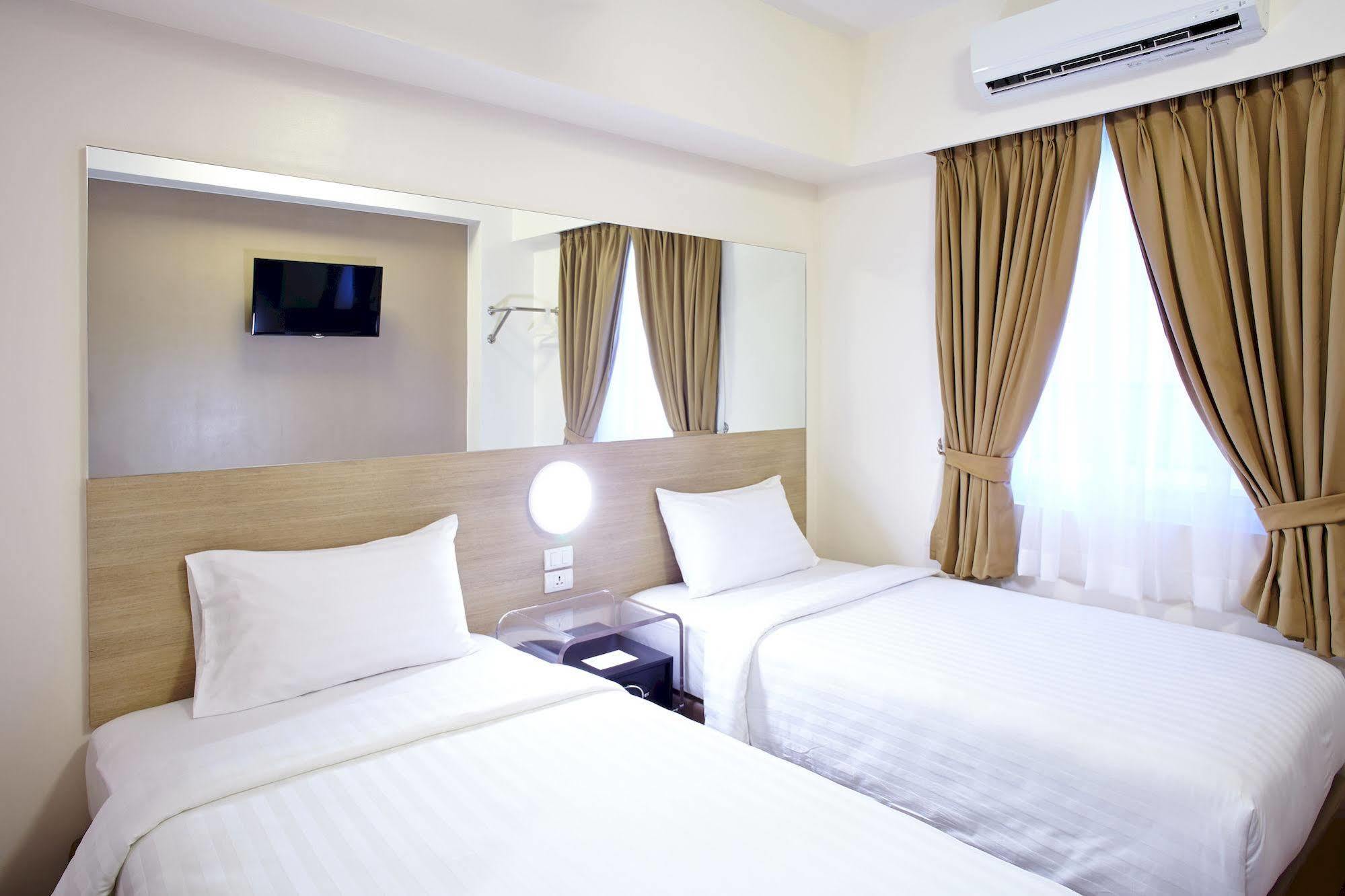 Red Planet Quezon City Timog Exterior photo