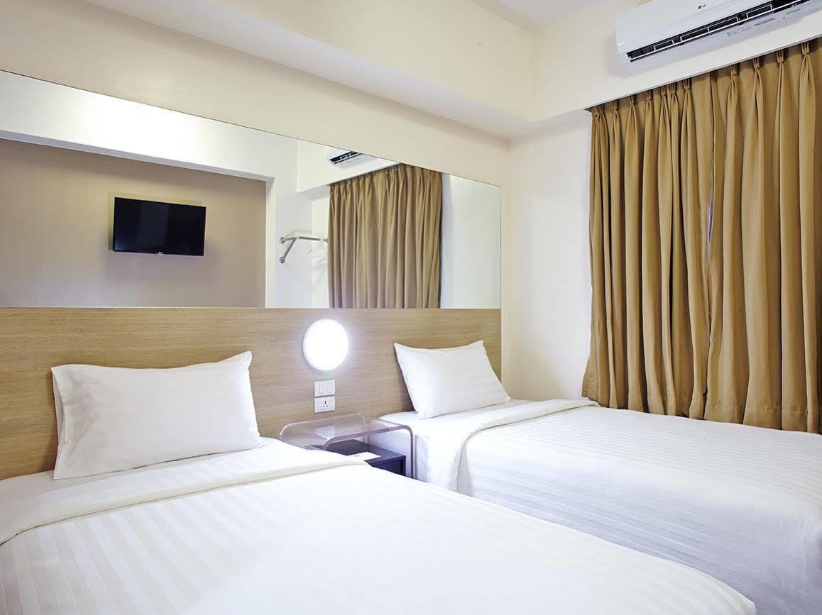 Red Planet Quezon City Timog Exterior photo