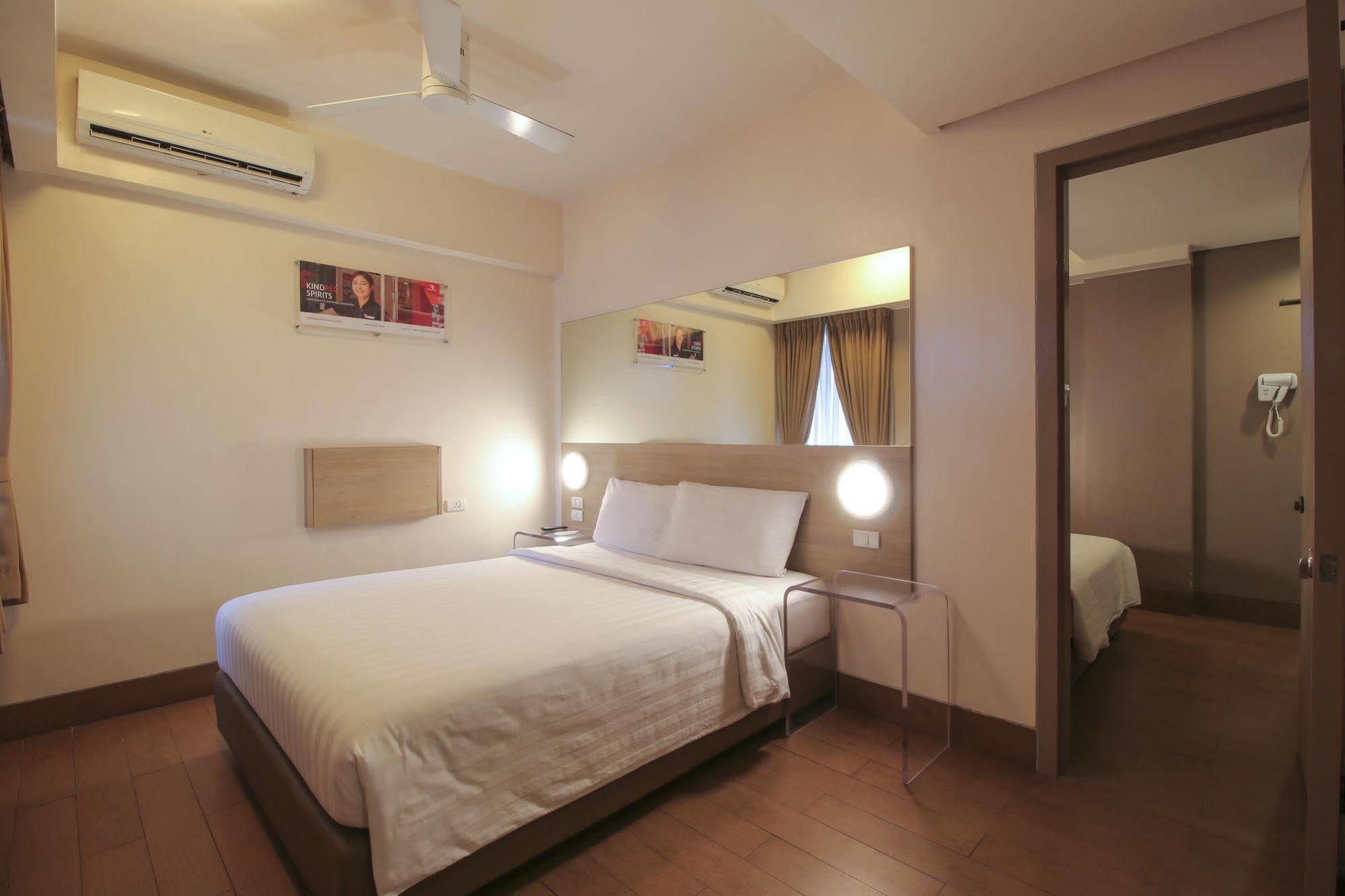 Red Planet Quezon City Timog Exterior photo